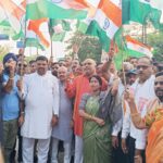 तिरंगा यात्रा में उमड़े लोग, कहा पाकिस्तान से बदला पूरारामचरित मानस का जिक्र करते हुए कहा